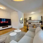 Ludwigshome Apartmenthaus - Einzelapartments Mit Kostenfreiem Parkplatz, Wlan, Voll Ausgestatteter Kueche * Ludwigsburg